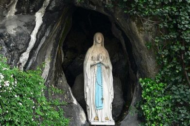 Vos intentions de prière seront déposées à la grotte de Lourdes