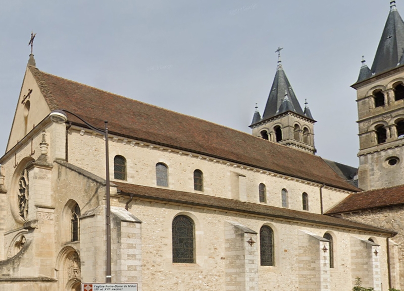 Avec l’arrivée de l’été, la Collégiale Notre-Dame de Melun aimerait bien que ses portes soient souvent ouvertes de juin à septembre les samedis et dimanches après-midi.