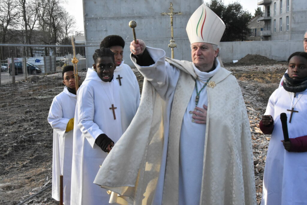 Bénédiction du terrain de la future église Sainte Bathilde le 28 janvier.